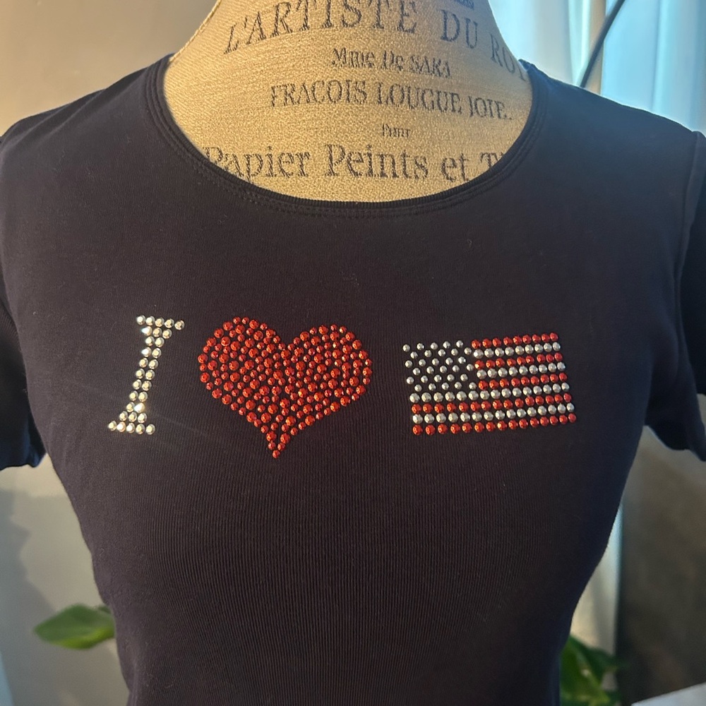 Karen Scott Navy Blue Tee with Heart and Flag Design - Picture 3 of 7